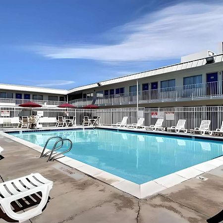 Econo Lodge Midvale Bagian luar foto