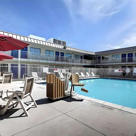 Econo Lodge Midvale Bagian luar foto