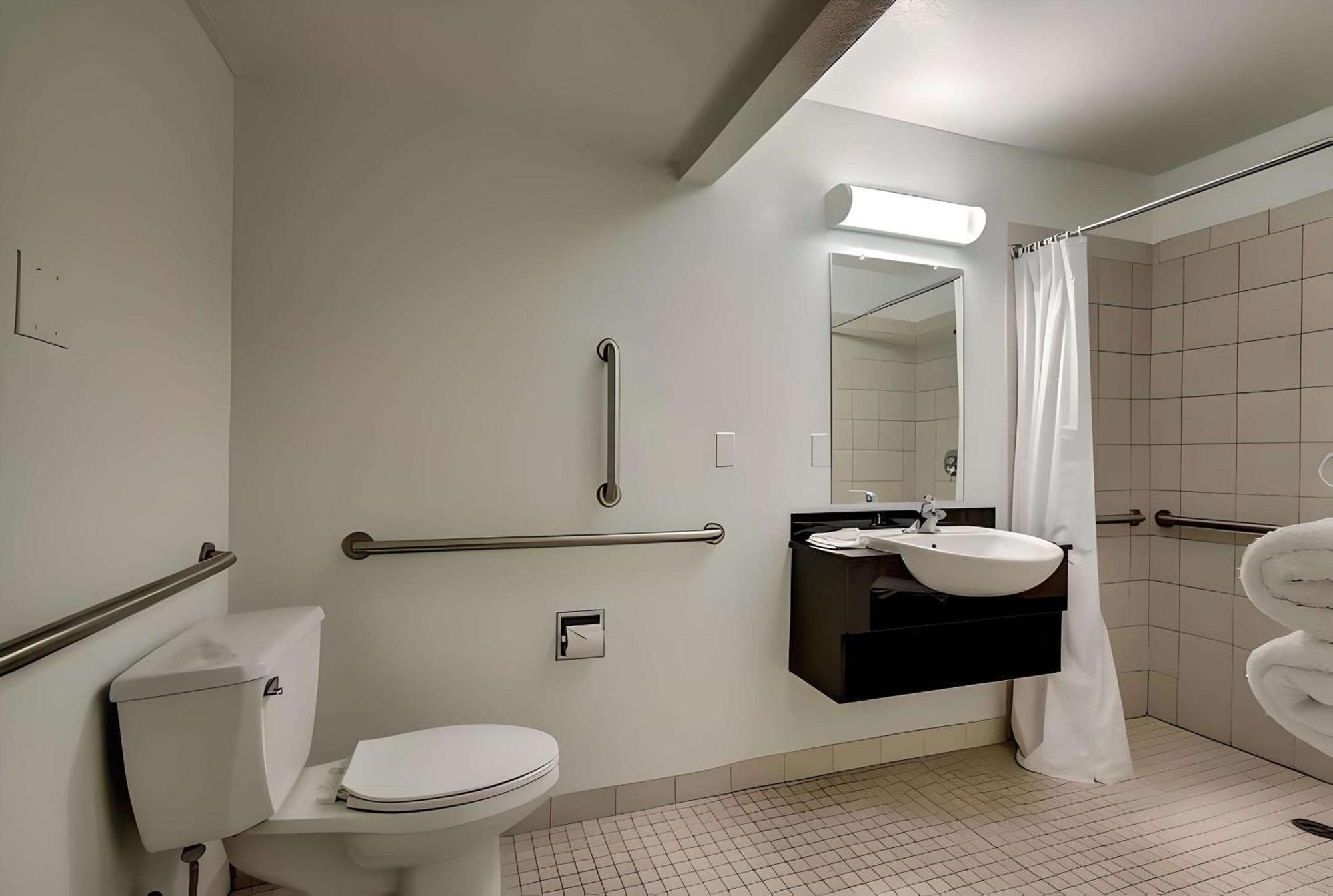 Econo Lodge Midvale Bagian luar foto