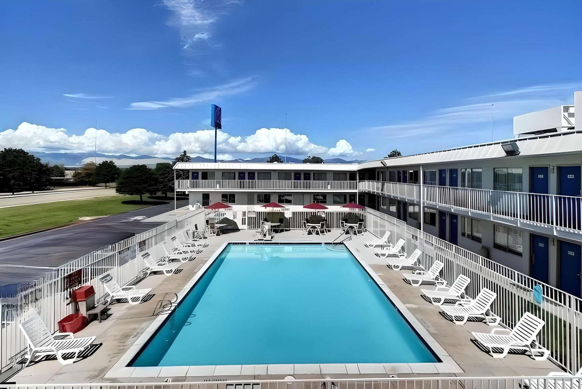 Econo Lodge Midvale Bagian luar foto