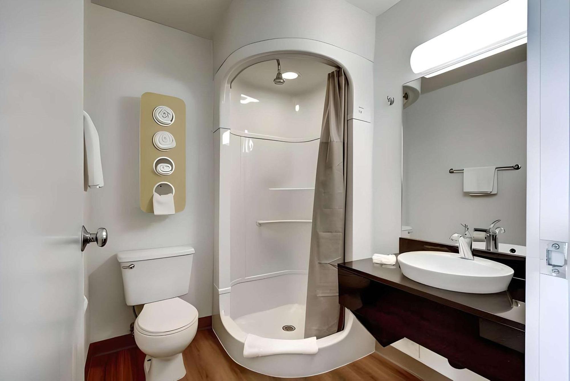 Econo Lodge Midvale Bagian luar foto
