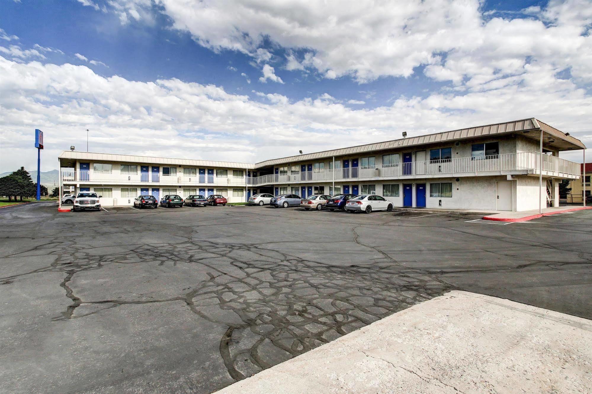 Econo Lodge Midvale Bagian luar foto