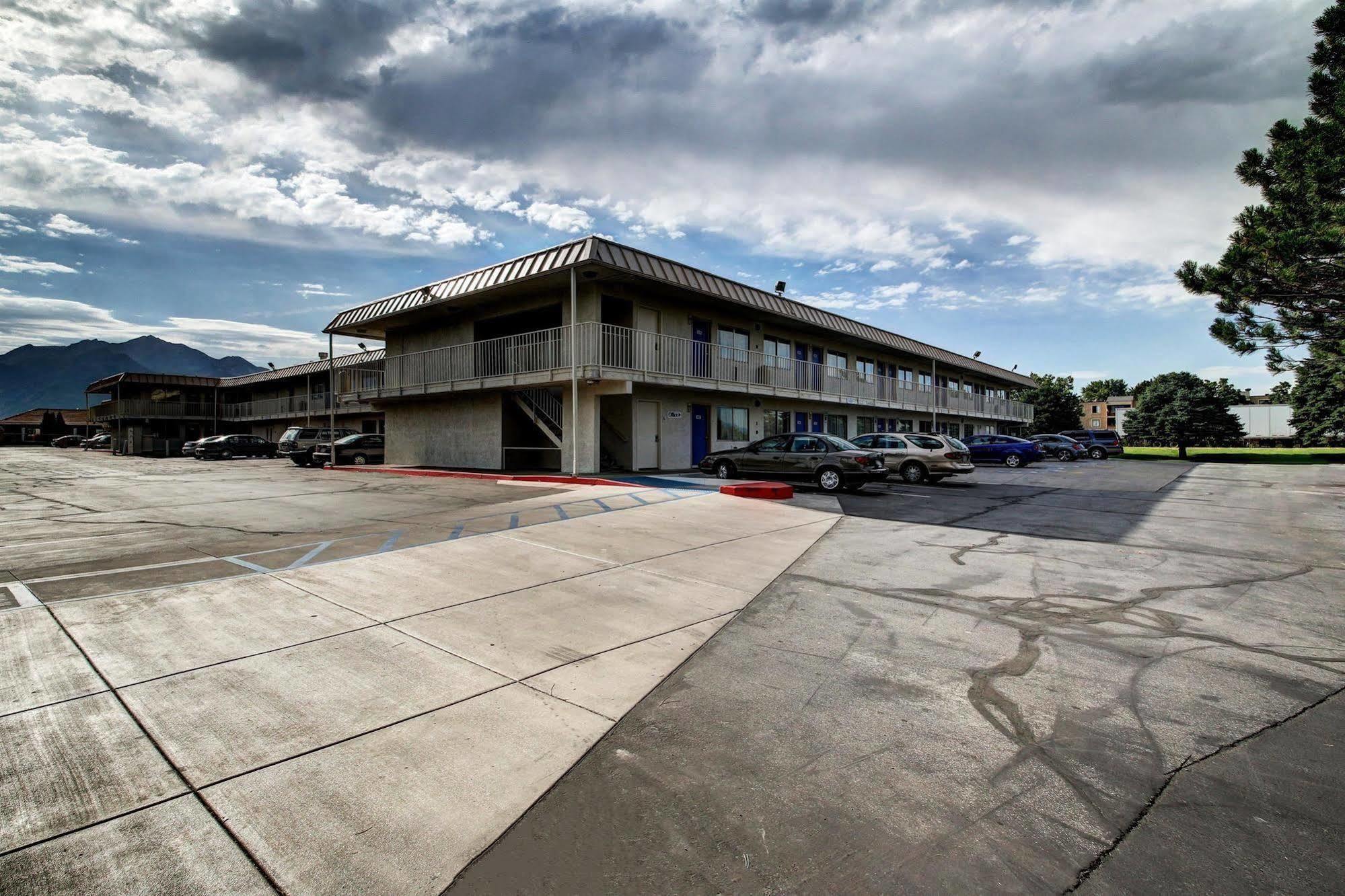 Econo Lodge Midvale Bagian luar foto