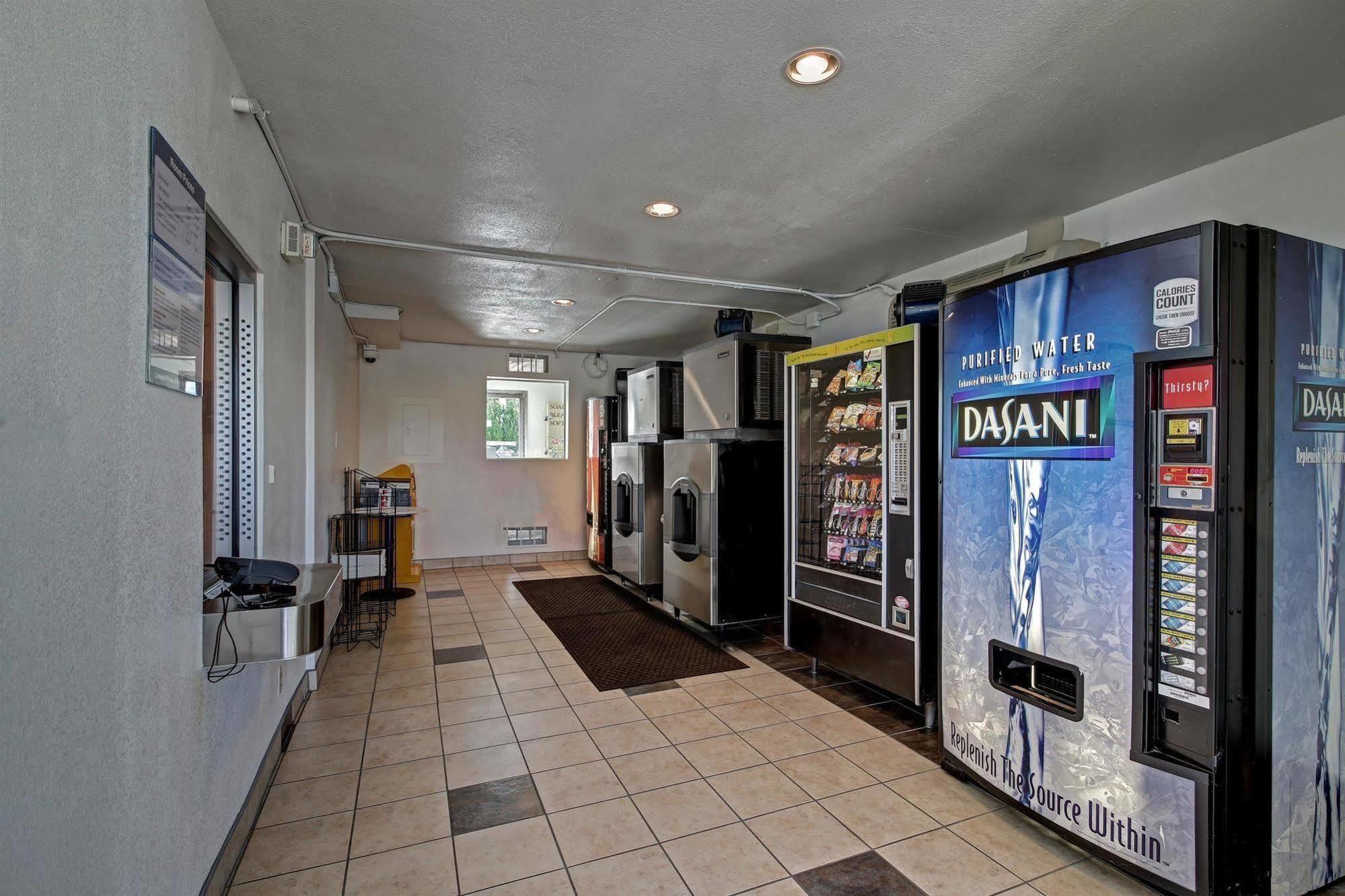 Econo Lodge Midvale Bagian luar foto