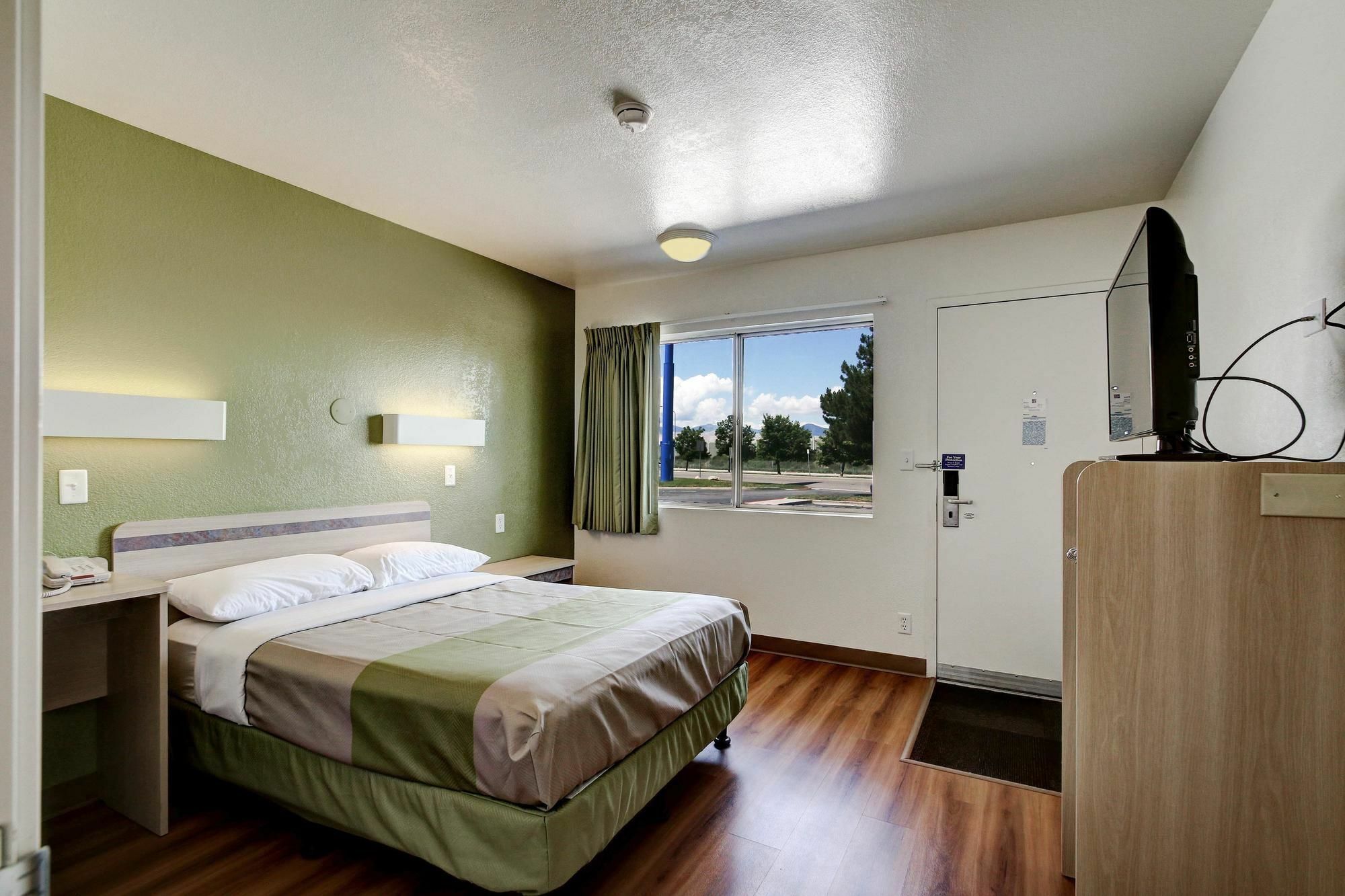 Econo Lodge Midvale Bagian luar foto