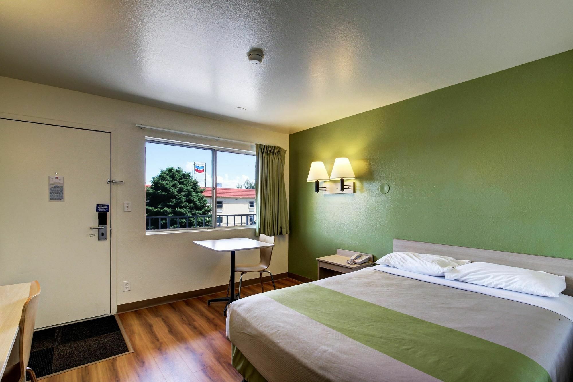 Econo Lodge Midvale Bagian luar foto