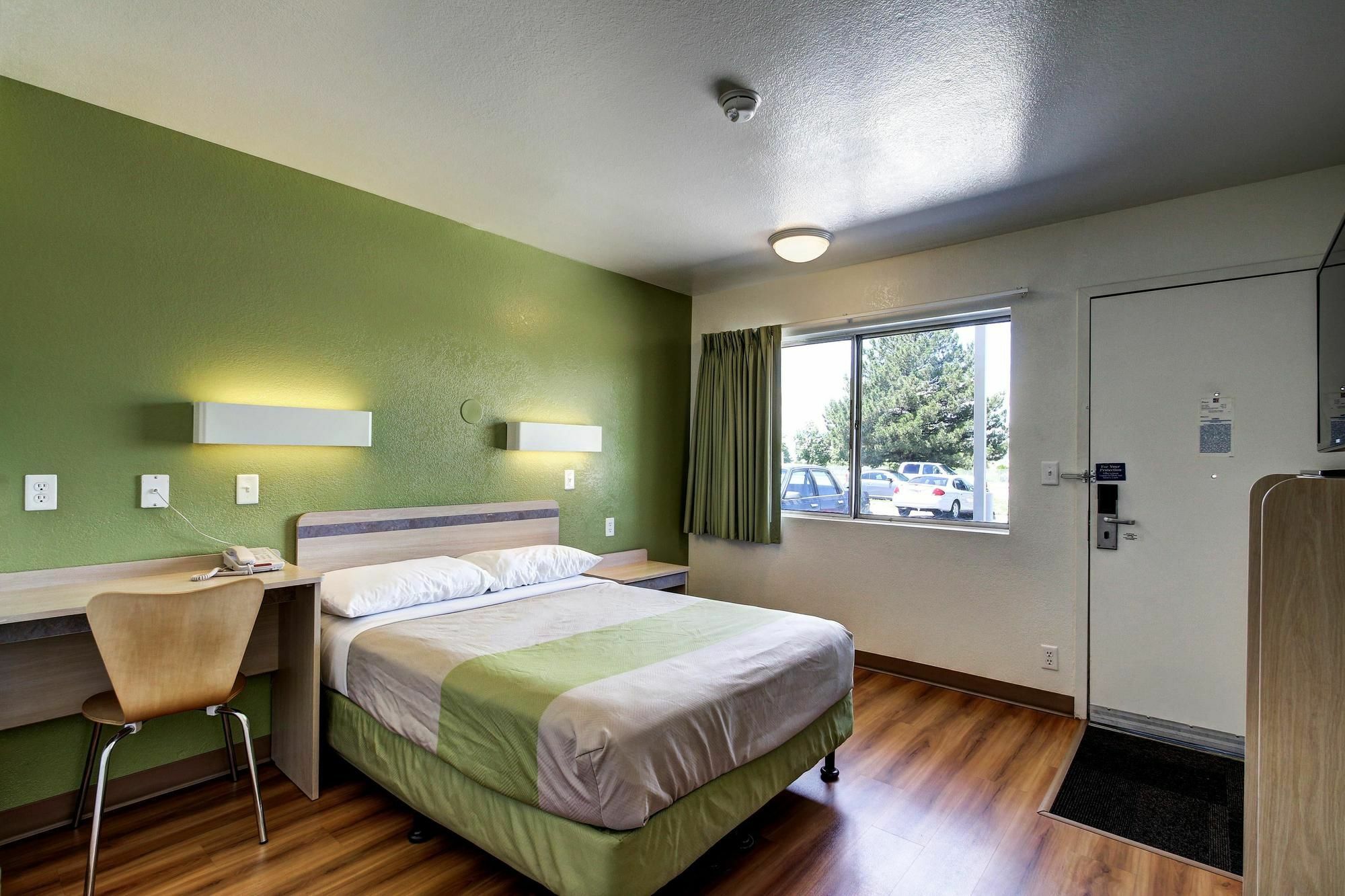 Econo Lodge Midvale Bagian luar foto