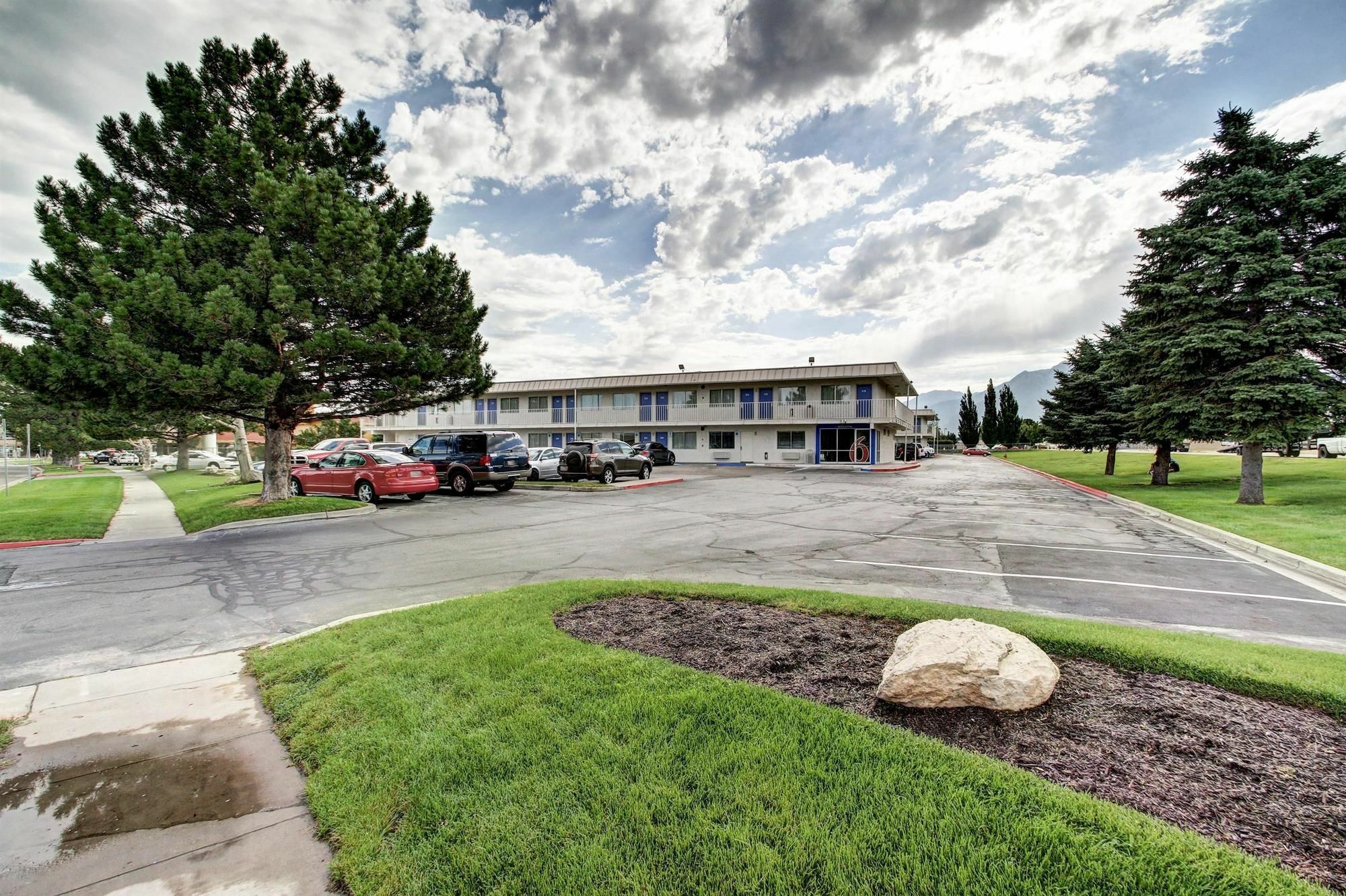 Econo Lodge Midvale Bagian luar foto